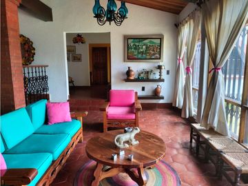 HERMOSA CASA  CON GRANDES VISTAS A LA CIUDAD