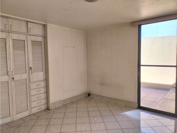 ESTUPENDA CASA EN NOVELISTAS A UNOS PASOS DEL PERI