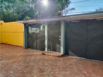 ESTUPENDA CASA EN NOVELISTAS A UNOS PASOS DEL PERI