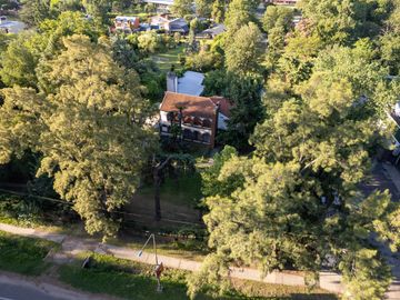 Casa 700 m2 apta para uso comercial, jardín, piscina. Ruta 9 y Bv. Mitre, Funes. | Venta