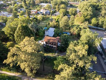 Casa 700 m2 apta para uso comercial, jardín, piscina. Ruta 9 y Bv. Mitre, Funes. | Venta