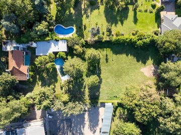 Casa 700 m2 apta para uso comercial, jardín, piscina. Ruta 9 y Bv. Mitre, Funes. | Venta