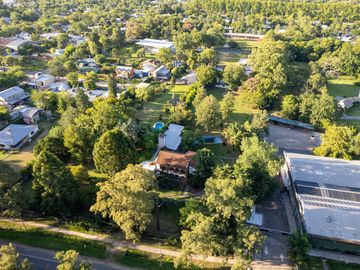 Casa 700 m2 apta para uso comercial, jardín, piscina. Ruta 9 y Bv. Mitre, Funes. | Venta