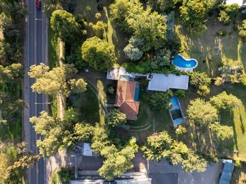 Casa 700 m2 apta para uso comercial, jardín, piscina. Ruta 9 y Bv. Mitre, Funes. | Venta