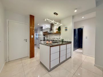 VENTA Departamento 3 ambientes con balcón corrido - Reciclado y amoblado - Centro Mar del Plata