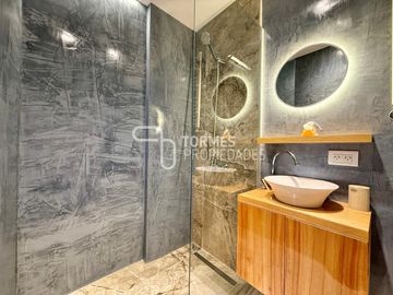 VENTA Departamento 3 ambientes con balcón corrido - Reciclado y amoblado - Centro Mar del Plata