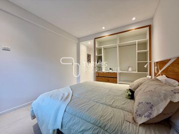 VENTA Departamento 3 ambientes con balcón corrido - Reciclado y amoblado - Centro Mar del Plata