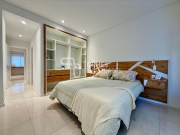VENTA Departamento 3 ambientes con balcón corrido - Reciclado y amoblado - Centro Mar del Plata