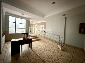 VENTA Departamento 3 ambientes con balcón corrido - Reciclado y amoblado - Centro Mar del Plata