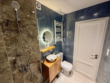 VENTA Departamento 3 ambientes con balcón corrido - Reciclado y amoblado - Centro Mar del Plata
