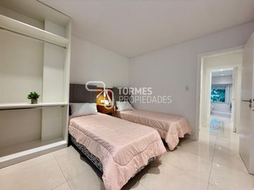 VENTA Departamento 3 ambientes con balcón corrido - Reciclado y amoblado - Centro Mar del Plata
