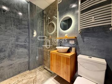 VENTA Departamento 3 ambientes con balcón corrido - Reciclado y amoblado - Centro Mar del Plata