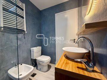 VENTA Departamento 3 ambientes con balcón corrido - Reciclado y amoblado - Centro Mar del Plata