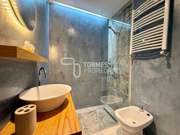 VENTA Departamento 3 ambientes con balcón corrido - Reciclado y amoblado - Centro Mar del Plata