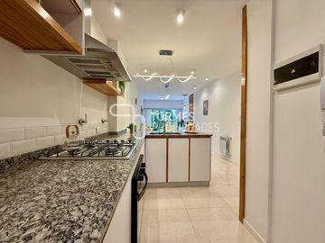 VENTA Departamento 3 ambientes con balcón corrido - Reciclado y amoblado - Centro Mar del Plata