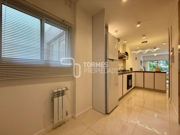 VENTA Departamento 3 ambientes con balcón corrido - Reciclado y amoblado - Centro Mar del Plata