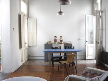 PH de 5 ambientes con terraza y entrada independiente.