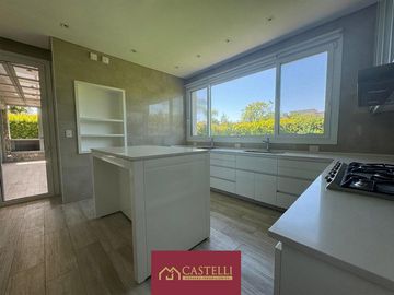 Casa en  Las Liebres pilar 4 ambientes