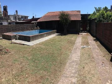 Casa en venta - 2 Dormitorios 1 Baño - Cochera - 322Mts2 - Glew