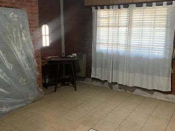 Casa en venta - 2 Dormitorios 1 Baño - Cochera - 322Mts2 - Glew