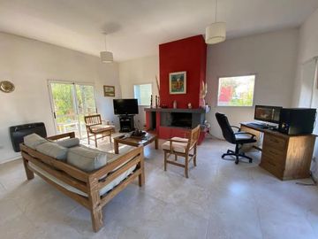 Venta - Casa de 5 ambientes en COSTA ESMERALDA - Deportivo I