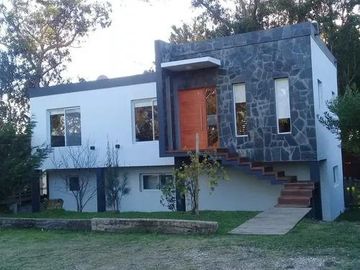 Venta - Casa de 5 ambientes en COSTA ESMERALDA - Deportivo I
