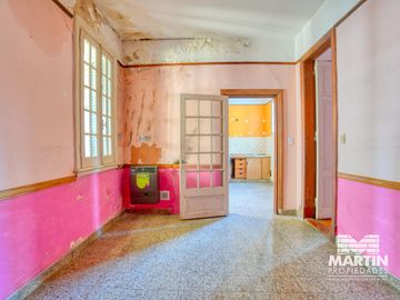 Casa en San Isidro, 5 amb. con patio y terraza. Apto uso comercial.