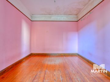Casa en San Isidro, 5 amb. con patio y terraza. Apto uso comercial.