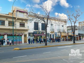 Casa en San Isidro, 5 amb. con patio y terraza. Apto uso comercial.
