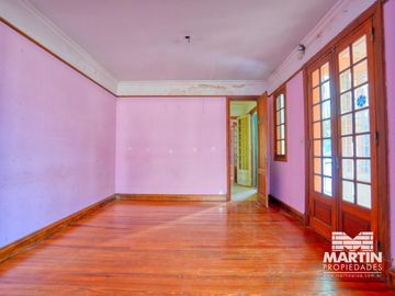 Casa en San Isidro, 5 amb. con patio y terraza. Apto uso comercial.