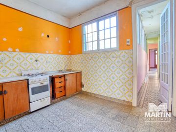 Casa en San Isidro, 5 amb. con patio y terraza. Apto uso comercial.