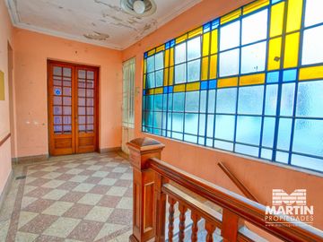 Casa en San Isidro, 5 amb. con patio y terraza. Apto uso comercial.