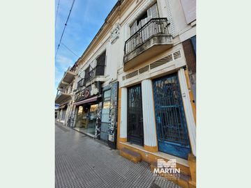 Casa en San Isidro, 5 amb. con patio y terraza. Apto uso comercial.