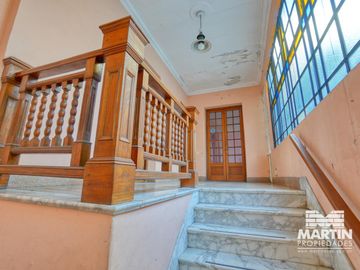 Casa en San Isidro, 5 amb. con patio y terraza. Apto uso comercial.