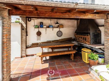 Venta casa sobre terreno 246M² construidos patio terraza parrilla Balvanera / Almagro USAM 916M²