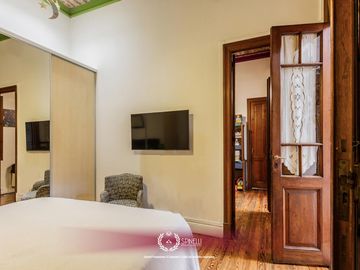 Venta casa sobre terreno 246M² construidos patio terraza parrilla Balvanera / Almagro USAM 916M²