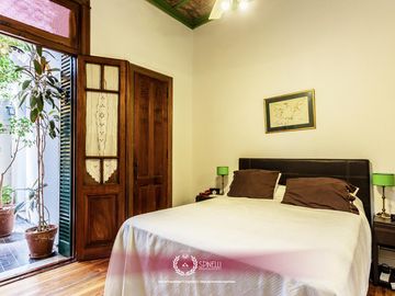 Venta casa sobre terreno 246M² construidos patio terraza parrilla Balvanera / Almagro USAM 916M²
