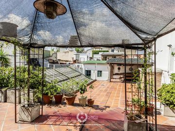 Venta casa sobre terreno 246M² construidos patio terraza parrilla Balvanera / Almagro USAM 916M²