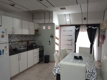 Venta Chalet 7 Amb. De Categoria en El Palomar -  Ideal 2 Flias.