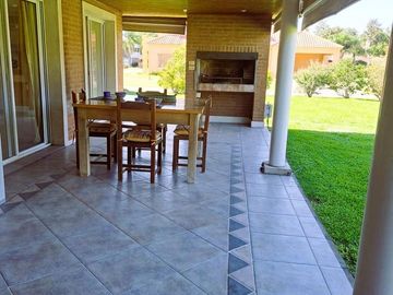 Casa de 4 ambientes en Boca Ratón Golf Club - Pilar
