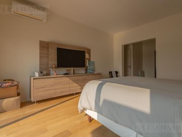 Casa 5 ambientes en  El Cantón Islas a laguna -  MB