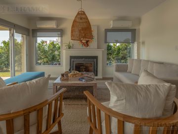 Casa 5 ambientes en  El Cantón Islas a laguna -  MB