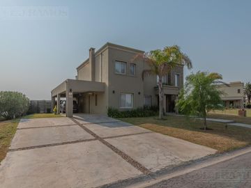 Casa 5 ambientes en  El Cantón Islas a laguna -  MB