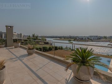 Casa 5 ambientes en  El Cantón Islas a laguna -  MB