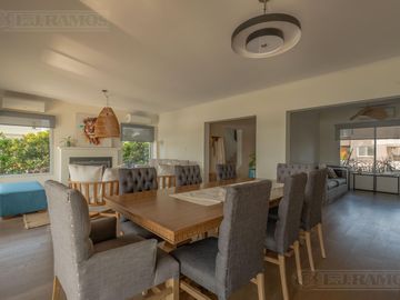Casa 5 ambientes en  El Cantón Islas a laguna -  MB