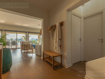 Casa 5 ambientes en  El Cantón Islas a laguna -  MB