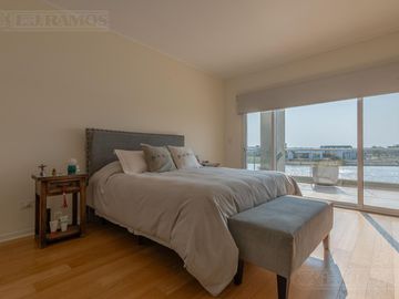 Casa 5 ambientes en  El Cantón Islas a laguna -  MB