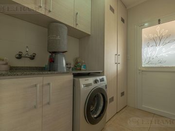 Casa 5 ambientes en  El Cantón Islas a laguna -  MB