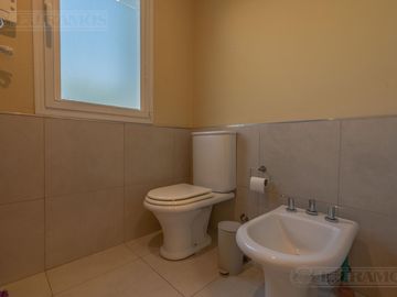 Casa 5 ambientes en  El Cantón Islas a laguna -  MB