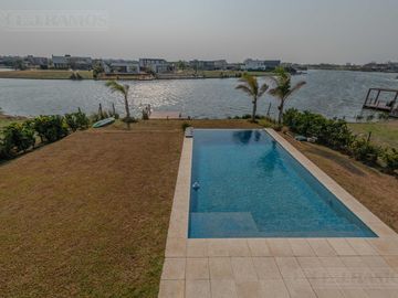 Casa 5 ambientes en  El Cantón Islas a laguna -  MB